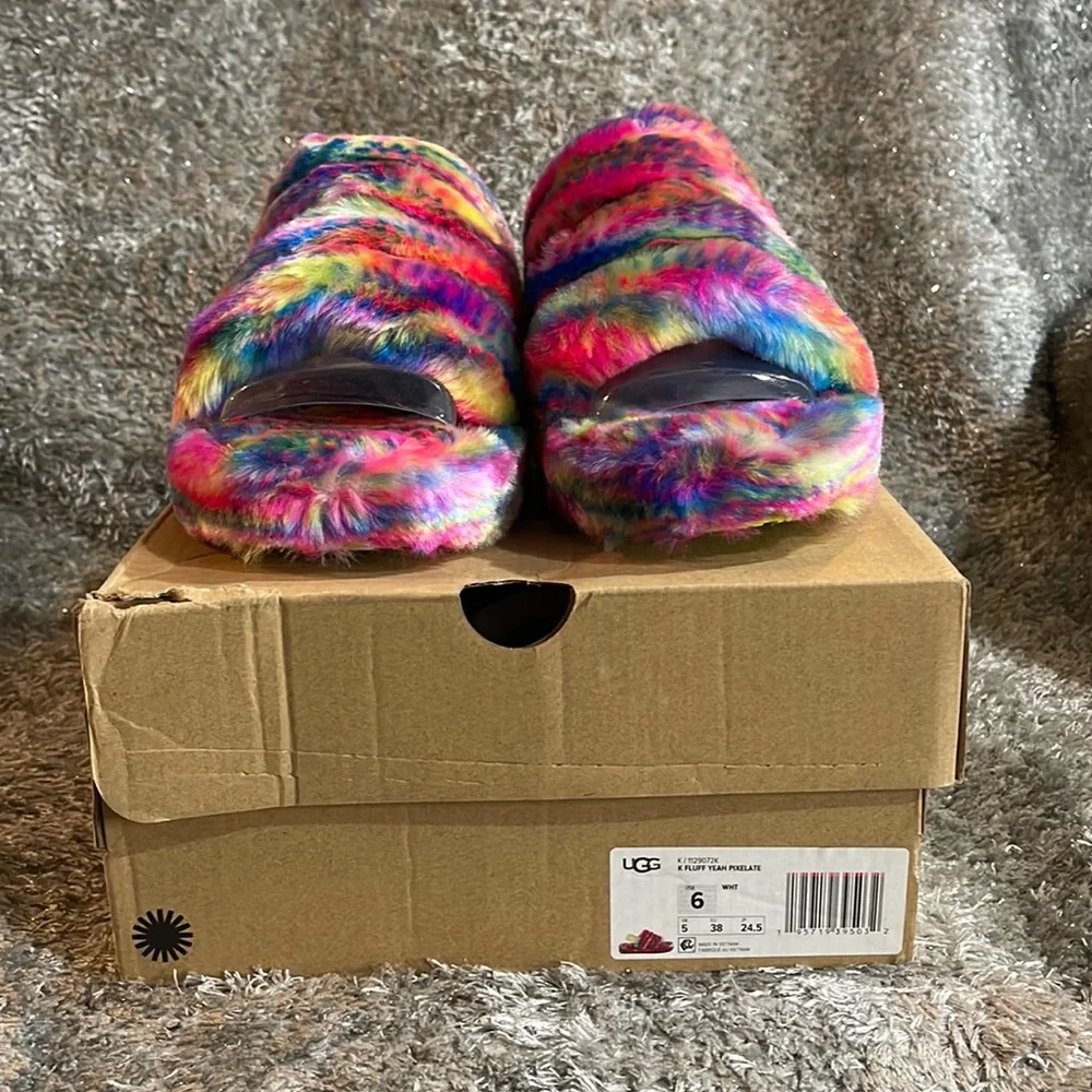 NWB UGG K Fluff Yeah Pixelate - Picture 2 of 10